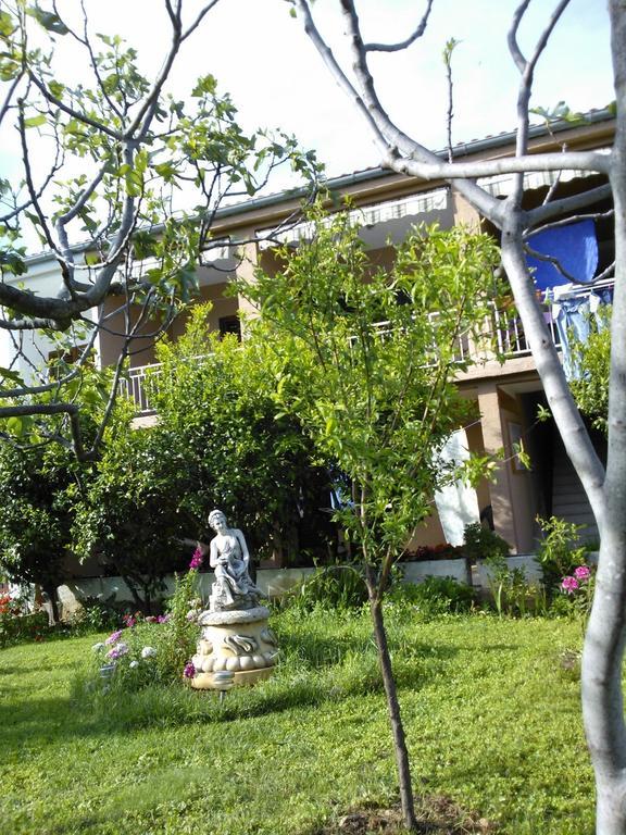 Apartments Lana Starigrad Paklenica Habitación foto